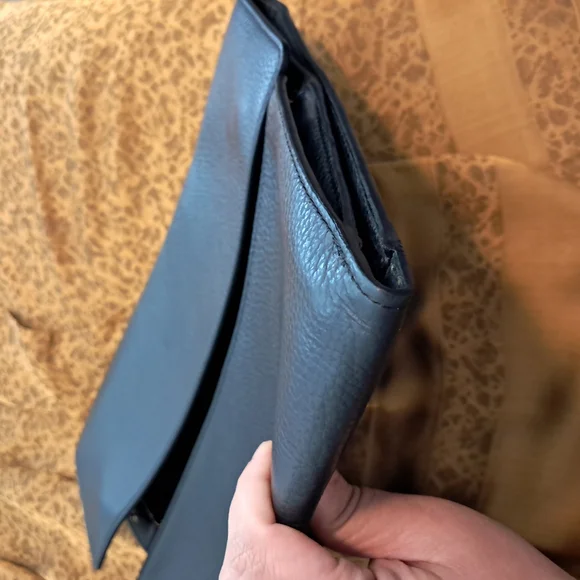 NWT Cuyana Black Pebbled Leather Laptop/ Tablet Sleeve - Picture 10 of 11